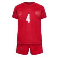 Dänemark Simon Kjaer #4 Heimtrikotsatz Kinder WM 2022 Kurzarm (+ Kurze Hosen)